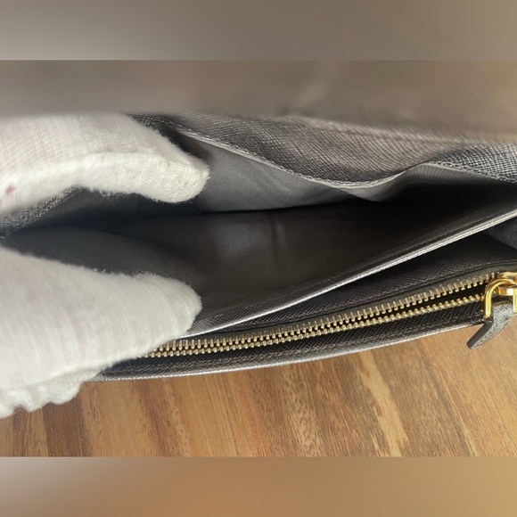 Prada wallet snap closure Leather Chain Long Gold Hardware WOC - Picture 10 of 13